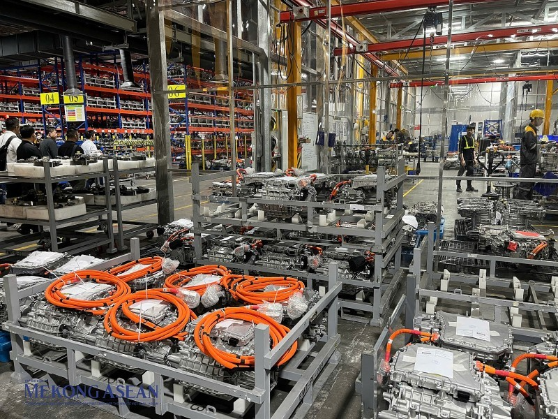 Công nghiệp và dịch vụ là động lực chính của tăng trưởng GDP 6 tháng