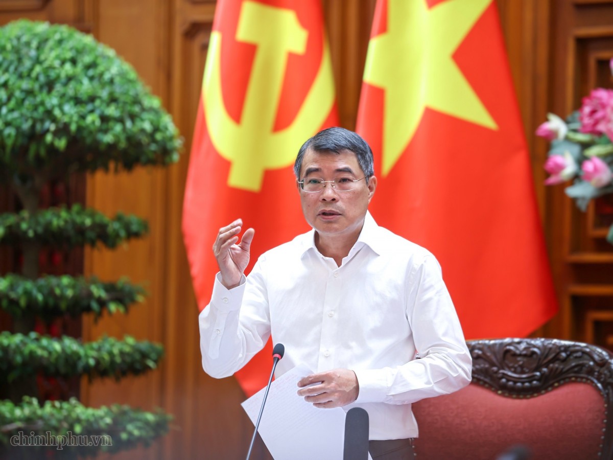 Thủ tướng nêu rõ, phải tập trung tổ chức thực hiện quyết liệt, thực chất, hiệu quả hơn nữa, bảo đảm mục tiêu giải ngân và hiệu quả đầu tư - Ảnh: VGP