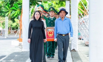 Phó Chủ tịch nước dự Lễ an táng 235 hài cốt liệt sĩ tại nghĩa trang Dốc Bà Đắc