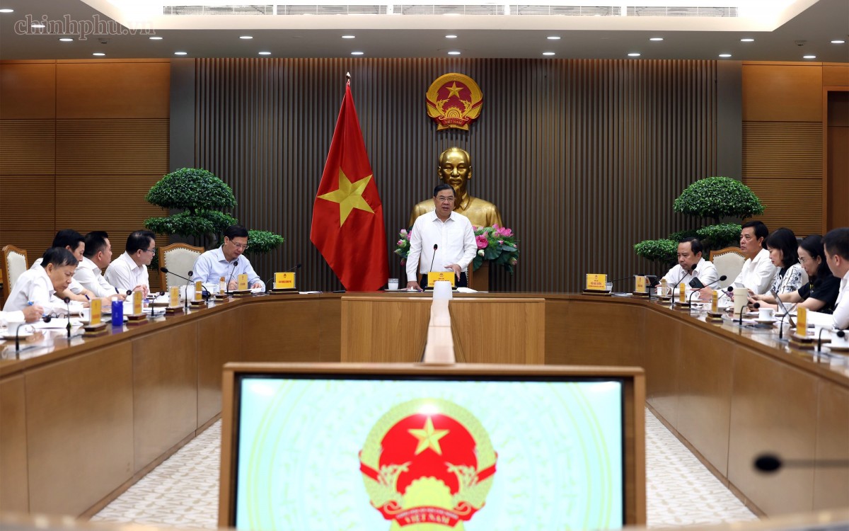 Phó Thủ tướng Thường trực Phạm Gia Túc làm việc với Bộ Tài chính và một số bộ, ngành, hiệp hội - Ảnh: VGP/Phương Nguyên