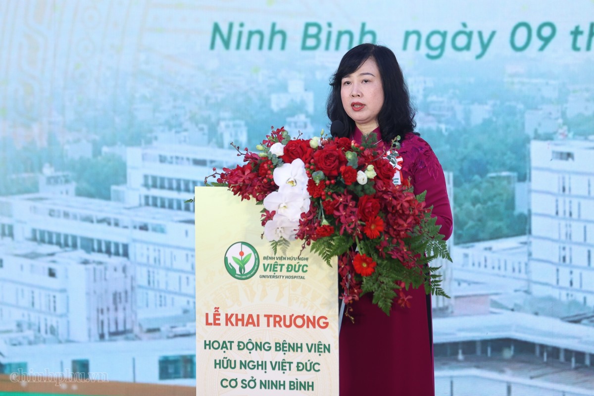 Bộ trưởng Đào Hồng Lan 