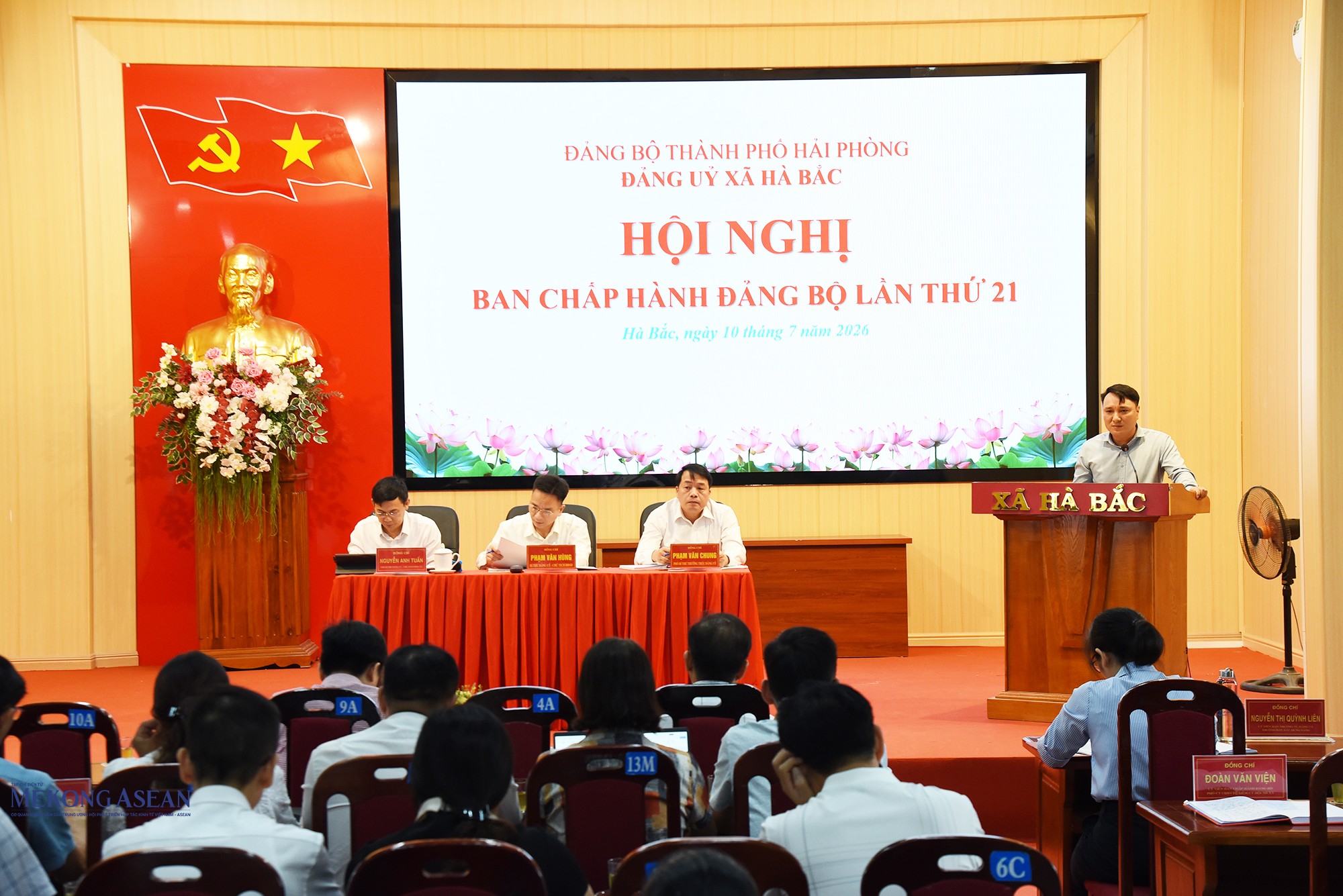 Đại diện Phòng Kinh tế xã Hà Bắc phát biểu tham luận tại hội nghị. Ảnh: Mekong ASEAN.