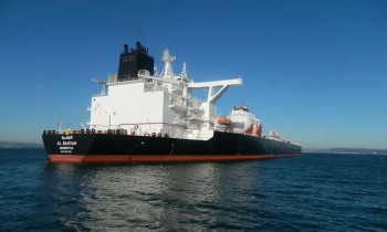 Hai tàu chở dầu UAE bị trúng tên lửa tại Eo biển Hormuz