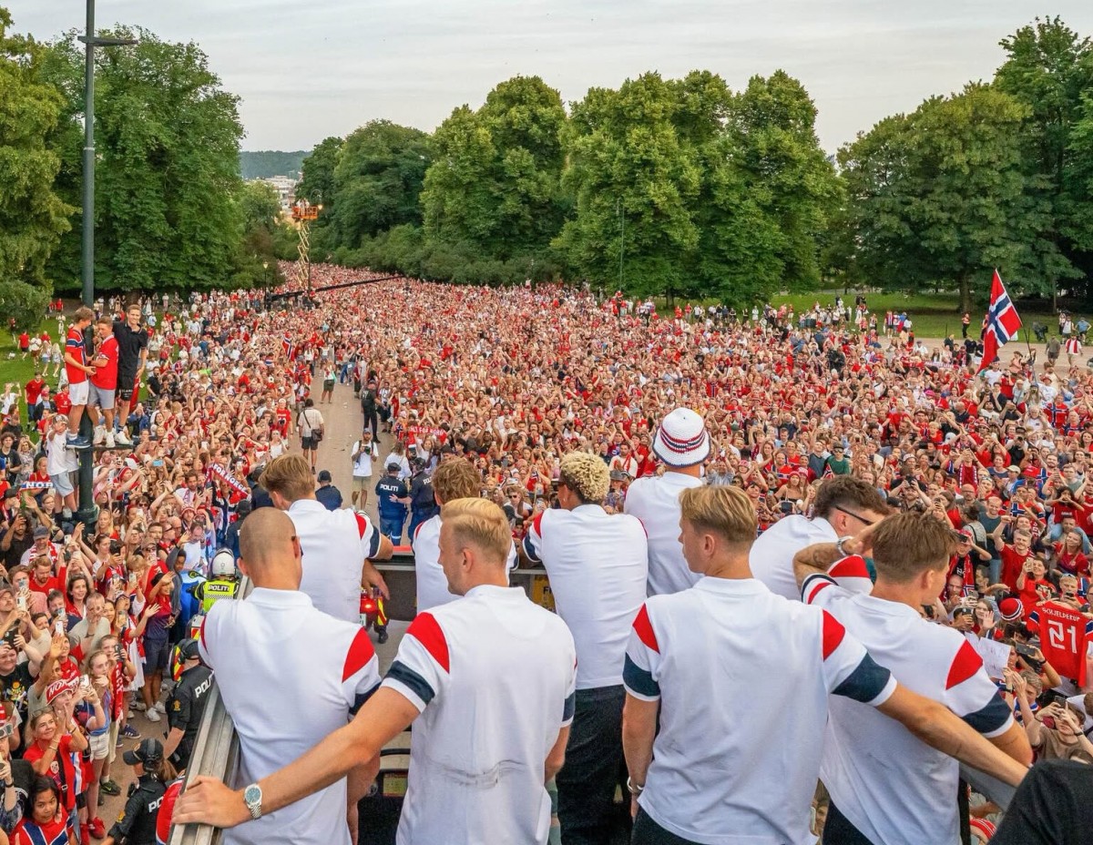 Tuyển Na Uy trở về trong biển người chào đón sau World Cup