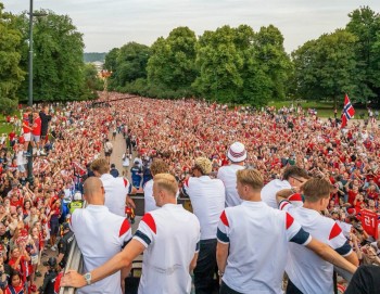 Tuyển Na Uy trở về trong biển người chào đón sau World Cup