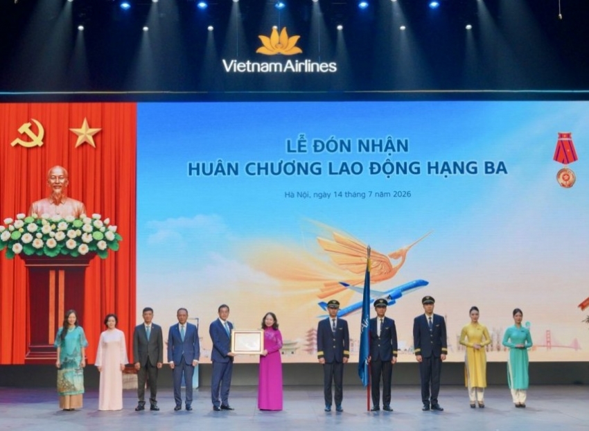 Vietnam Airlines nhận Huân chương Lao động hạng Ba vì thành tích phát triển bền vững