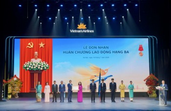 Vietnam Airlines nhận Huân chương Lao động hạng Ba vì thành tích phát triển bền vững