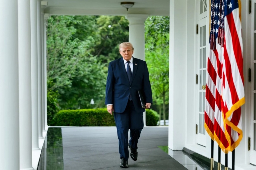 Ông Trump rút quyết định thu phí 20% qua Eo biển Hormuz