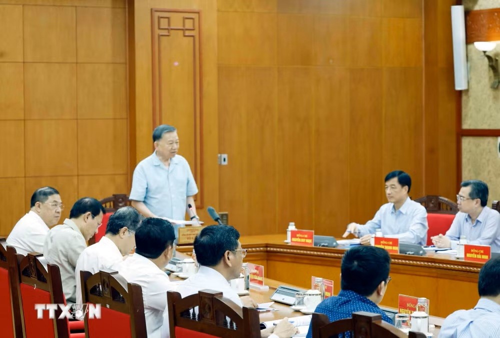 Tổng Bí thư, Chủ tịch nước Tô Lâm chủ trì buổi làm việc với các cơ quan về phát triển công nghiệp hàng hải quốc gia - Ảnh: TTXVN