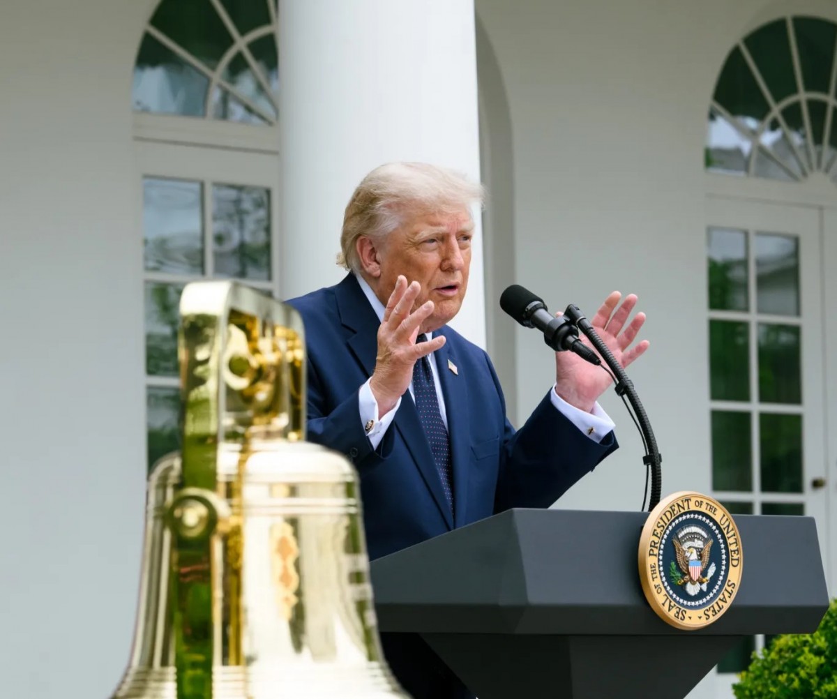 Ông Trump dọa không kích toàn bộ nhà máy điện và cầu của Iran