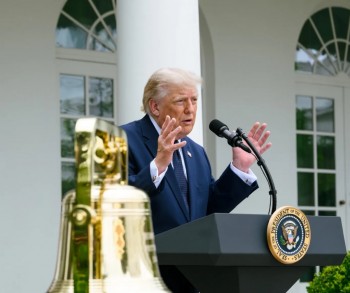 Ông Trump dọa không kích toàn bộ nhà máy điện và cầu của Iran
