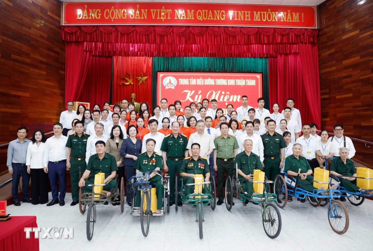 Tổng Bí thư, Chủ tịch nước thăm Trung tâm Điều dưỡng thương binh Thuận Thành