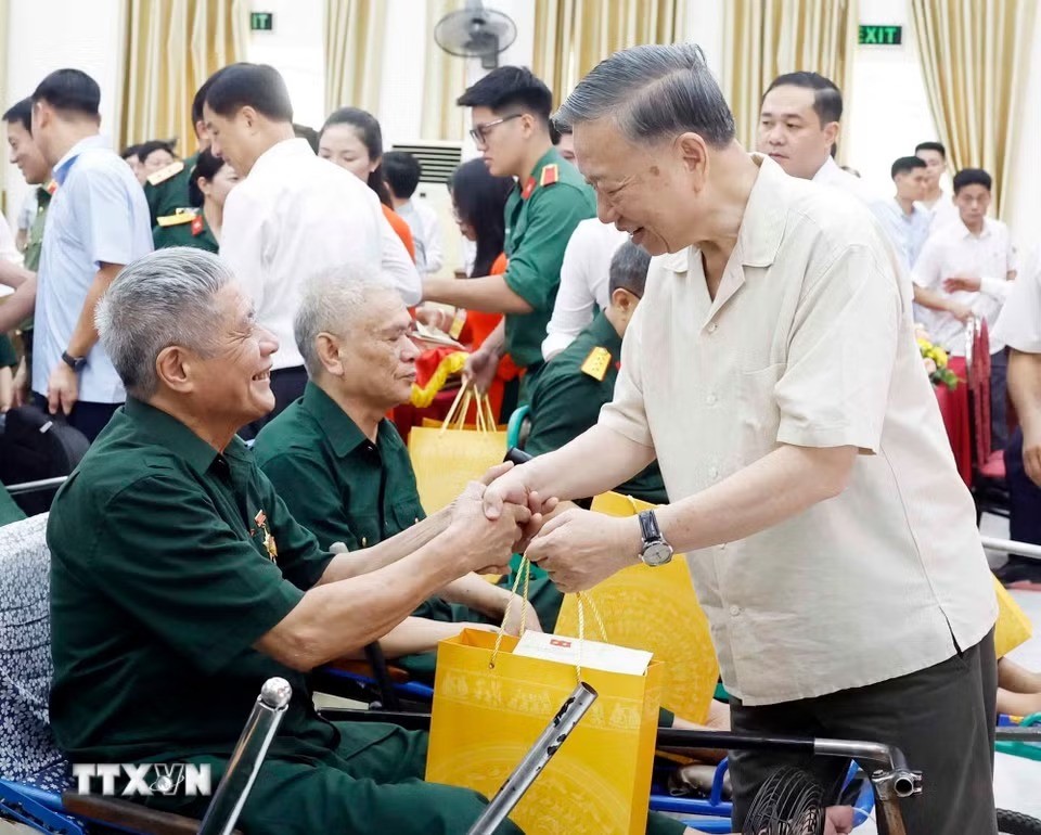 Tổng Bí thư, Chủ tịch nước thăm Trung tâm Điều dưỡng thương binh Thuận Thành