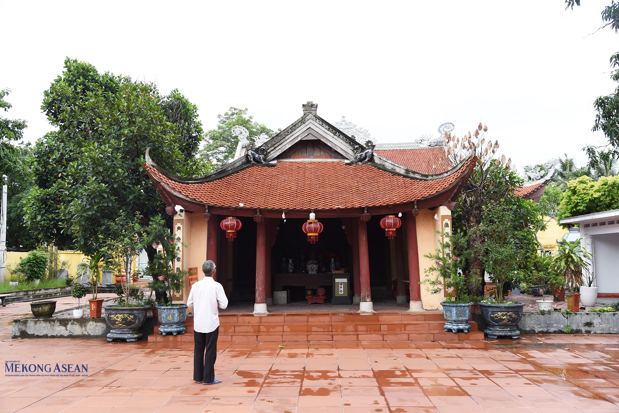 Đình thôn Văn Tảo trong quần thể di tích đình, chùa, đền. Đình thờ Thành Hoàng làng là tướng Trần Công, thân phụ của Quận chúa Ngọc Hoa. Ảnh: Lâm Hòa/Mekong ASEAN.