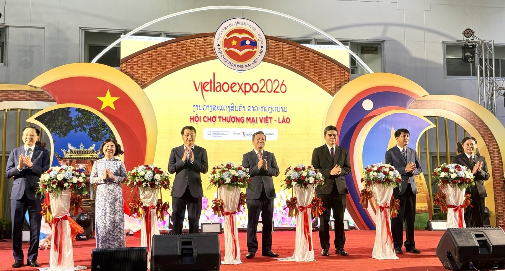 Vinamilk, Vinachem và hàng trăm doanh nghiệp tham dự Hội chợ Việt - Lào 2026