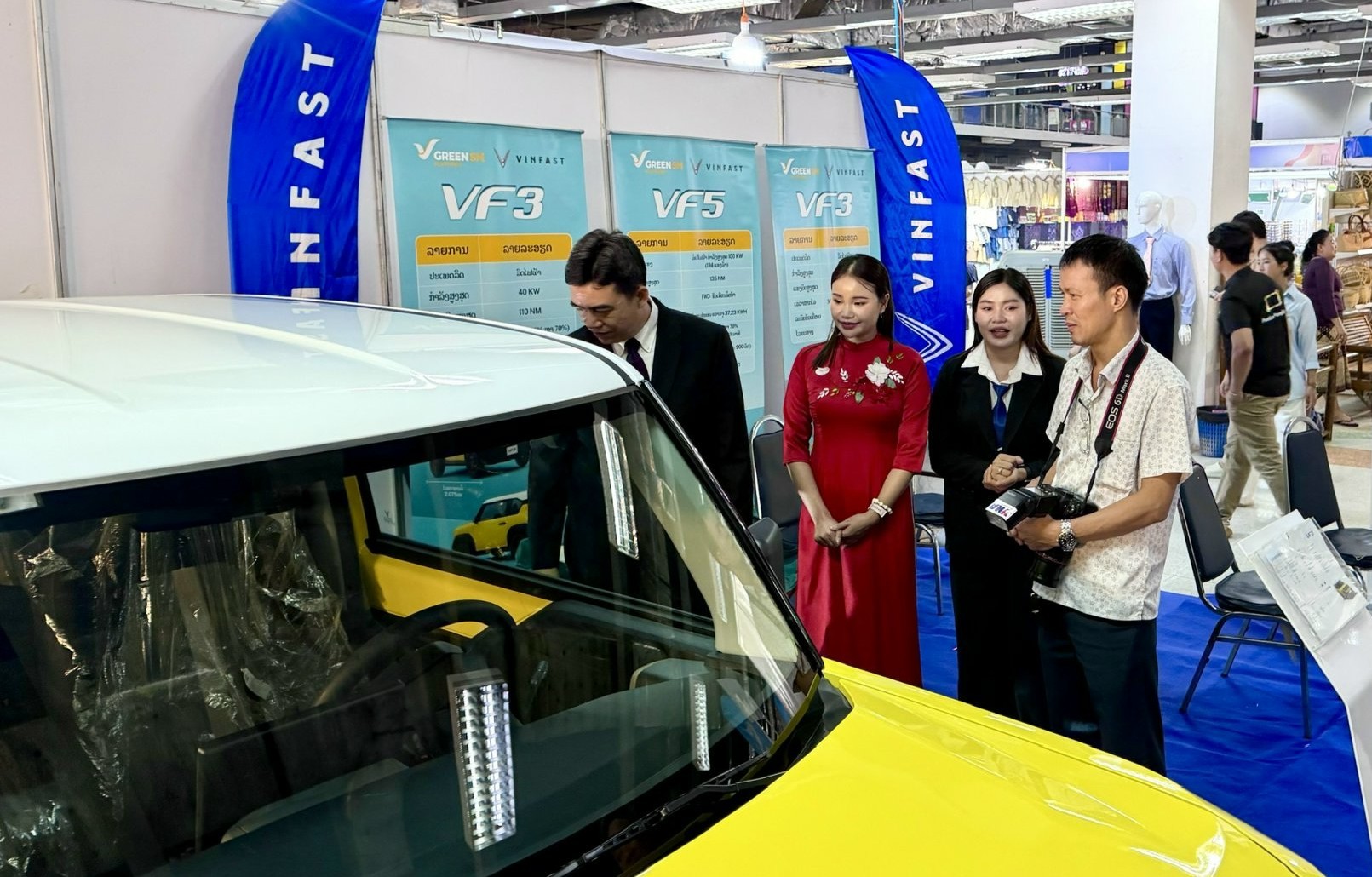 Vinamilk, Vinachem và hàng trăm doanh nghiệp tham dự Hội chợ Việt - Lào 2026