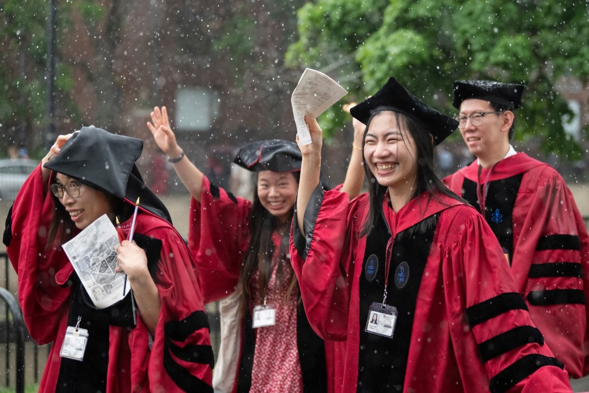 Sinh viên của Trường Cao học Nghệ thuật và Khoa học Kenneth C. Griffin thuộc Đại học Harvard. Ảnh: Facebook/@Harvard University﻿ (tài khoản Facebook của Đại học Harvard)