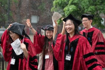 Mỹ siết quy định thị thực với du học sinh và phóng viên