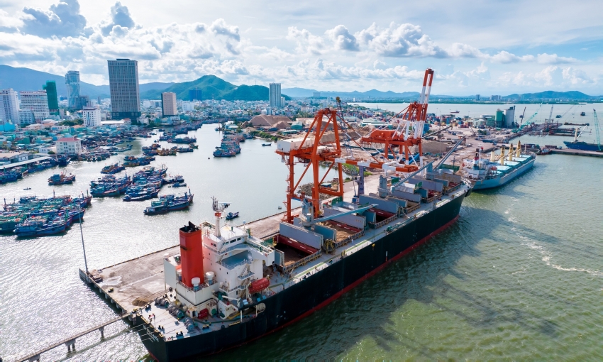 Dòng chảy hàng hóa nhộn nhịp, Cảng Quy Nhơn lãi mạnh nửa đầu năm