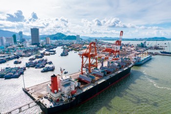 Dòng chảy hàng hóa nhộn nhịp, Cảng Quy Nhơn lãi mạnh nửa đầu năm