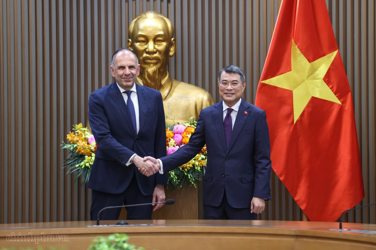 Thủ tướng Chính phủ Lê Minh Hưng tiếp Bộ trưởng Ngoại giao Cộng hòa Hy Lạp George Gerapetritis - Ảnh: VGP