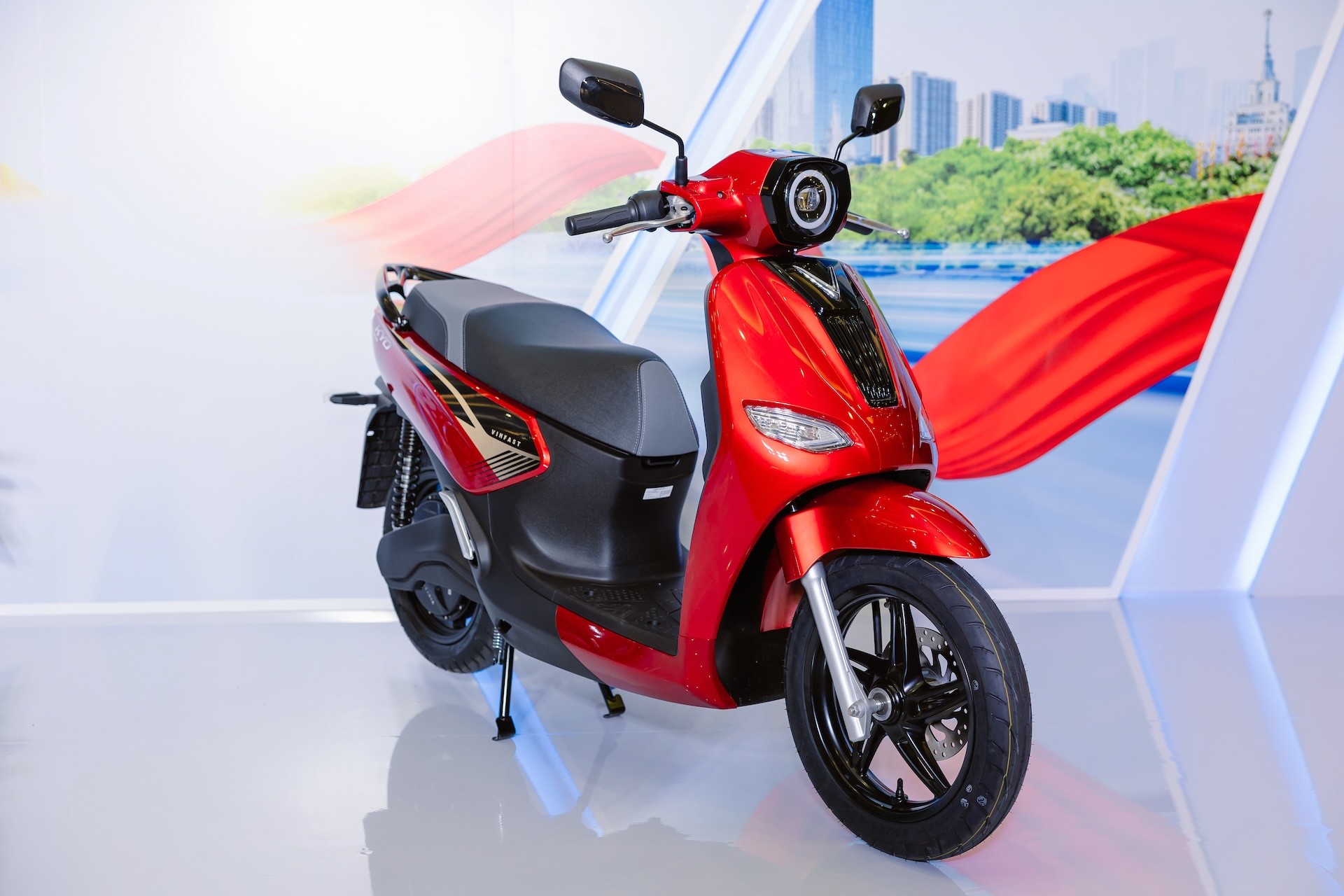 VinFast ra mắt bộ đôi xe máy điện thế hệ mới Kinet và Kyo