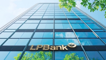 LPBank tăng thu ngoài lãi, lợi nhuận nửa đầu năm gần 6.000 tỷ đồng