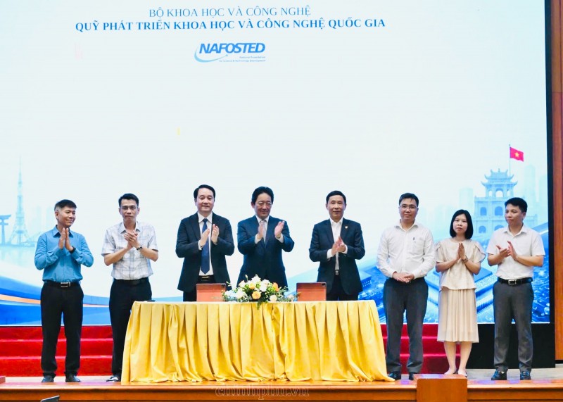Lễ công bố kết quả tuyển chọn và ký kết hợp đồng tài trợ 5 nhiệm vụ hợp tác nghiên cứu Việt Nam - Nhật Bản trong lĩnh vực bán dẫn năm 2026
