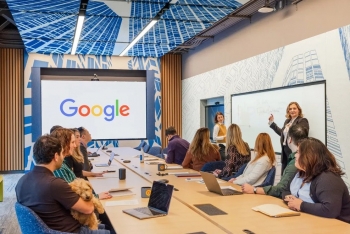 Google bị Ủy ban châu Âu phạt 890 triệu Euro