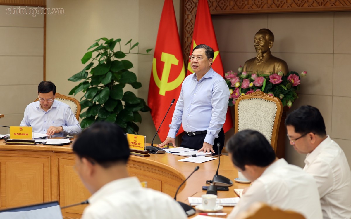 Phó Thủ tướng Thường trực Phạm Gia Túc nhấn mạnh dự án Cảng hàng không quốc tế Gia Bình và tuyến đường kết nối là những công trình quan trọng phục vụ Hội nghị cấp cao APEC 2027 - Ảnh: VGP