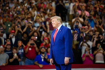 Ông Trump dọa áp thuế mới với EU vì phạt Google 890 triệu Euro