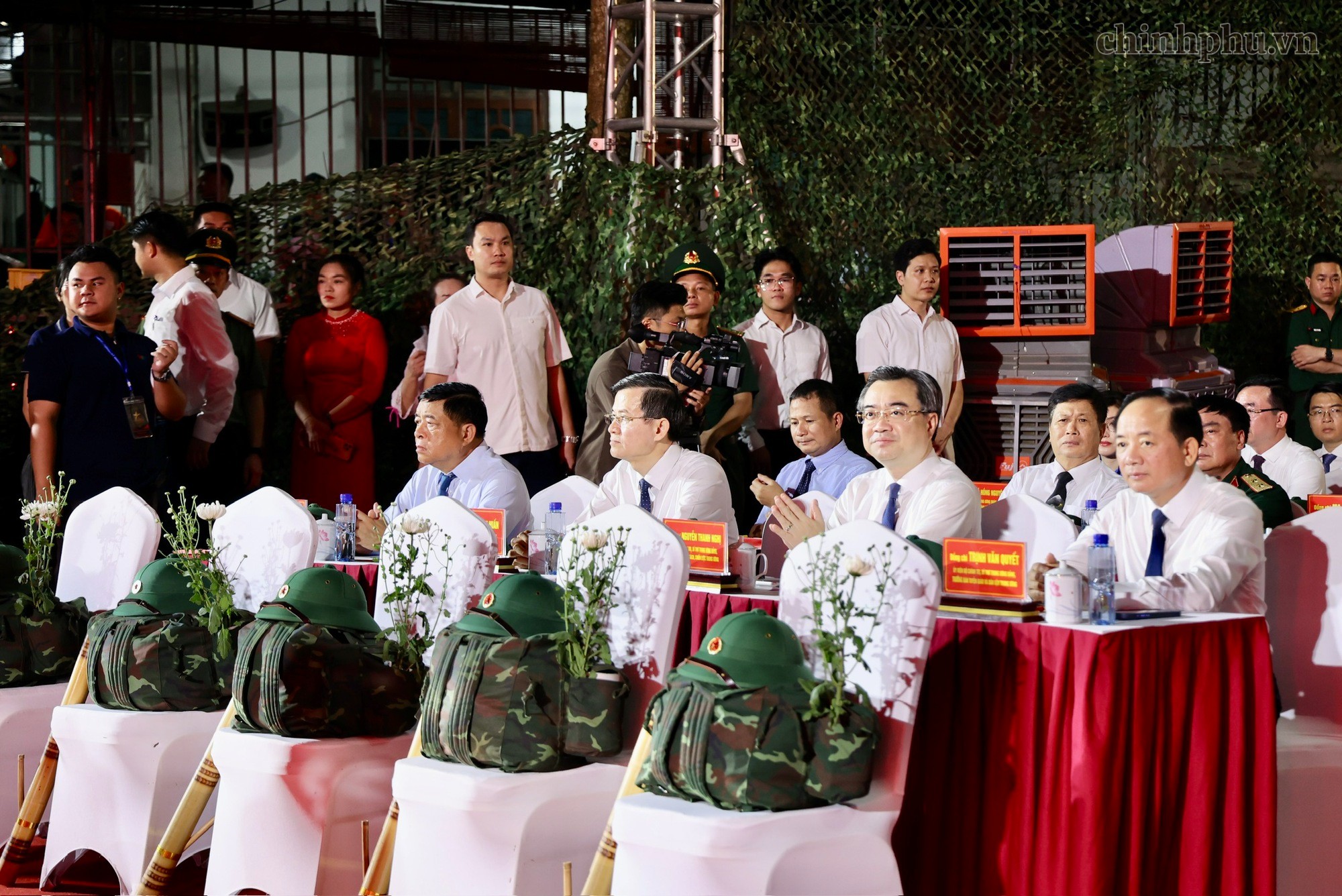 Các đồng chí Ủy viên Bộ Chính trị: Trịnh Văn Quyết, Trưởng Ban Tuyên giáo và Dân vận Trung ương; Nguyễn Thanh Nghị, Trưởng ban Chính sách, chiến lược Trung ương; Đoàn Minh Huấn, Giám đốc Học viện Chính trị quốc gia Hồ Chí Minh, Phó Chủ tịch Thường trực Hộ