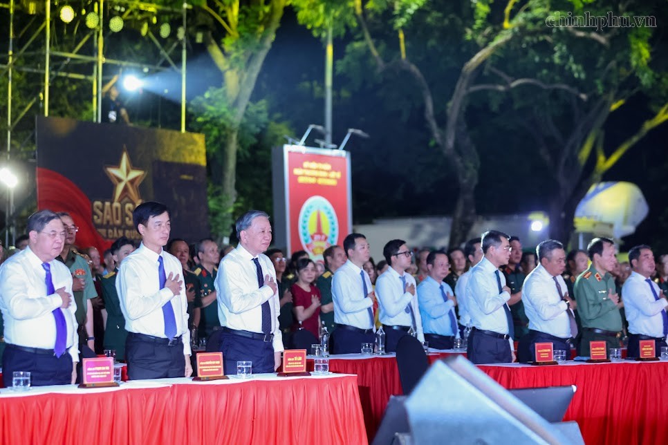 Tổng Bí thư, Chủ tịch nước Tô Lâm, Thủ tướng Chính phủ Lê Minh Hưng và các đại biểu dự tại điểm cầu Hà Nội - Ảnh: VGP/Nhật Bắc