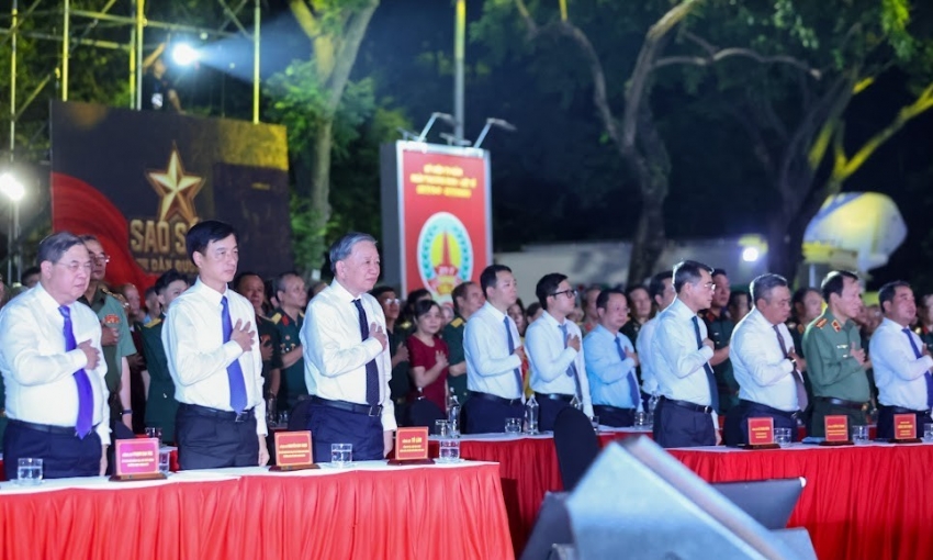 ‘Sao sáng dẫn đường’: Tôn vinh, tri ân sự hy sinh của các Anh hùng liệt sĩ