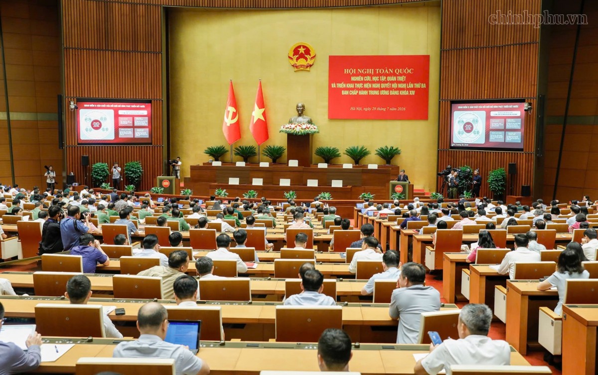 đại biểu dự hội nghị tại điểm cầu trung tâm - Hội trường Diên Hồng, Nhà Quốc hội (Hà Nội).