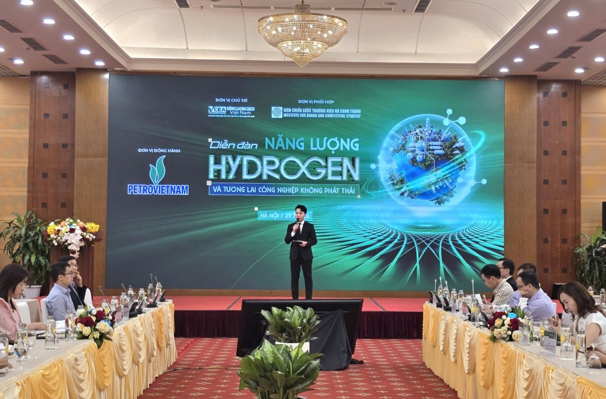 iễn đàn “Năng lượng hydrogen và tương lai công nghiệp không phát thải” diễn ra ngày 29/7 tại Hà Nội. Ảnh: VCEA