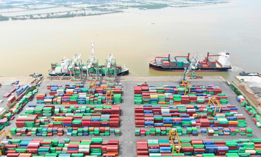 Viconship báo lãi tăng 64%, rót gần 2.500 tỷ đồng vào HAH