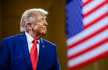 Ông Trump ký sắc lệnh cấm 'du lịch sinh con' lấy quốc tịch Mỹ