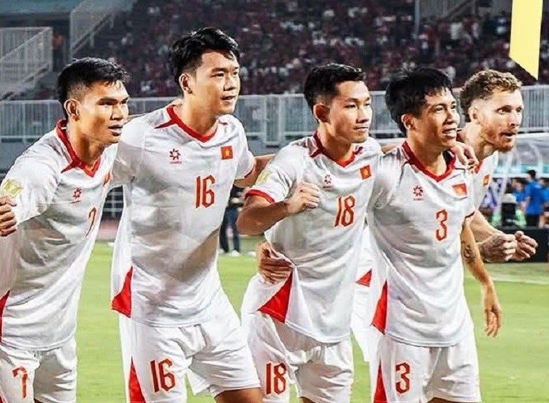 Tuyển Việt Nam đại thắng Indonesia, chiếm ngôi đầu bảng A