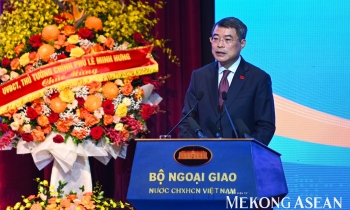 Thủ tướng: Ngoại giao chuyển mạnh từ 'mở đường' sang đồng hành đến kết quả cụ thể