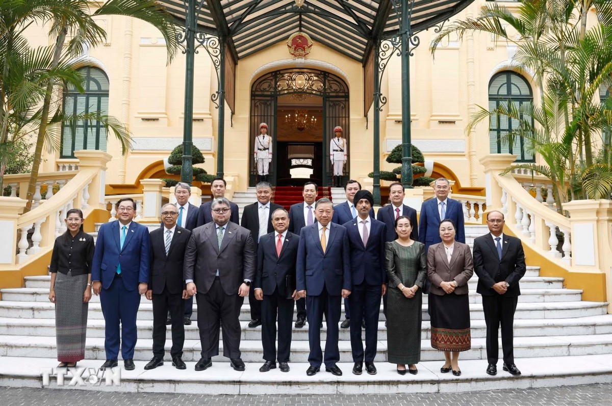 Tổng Bí thư, Chủ tịch nước Tô Lâm và các Đại sứ, Đại biện các nước ASEAN tại Hà Nội. Ảnh: VGP.