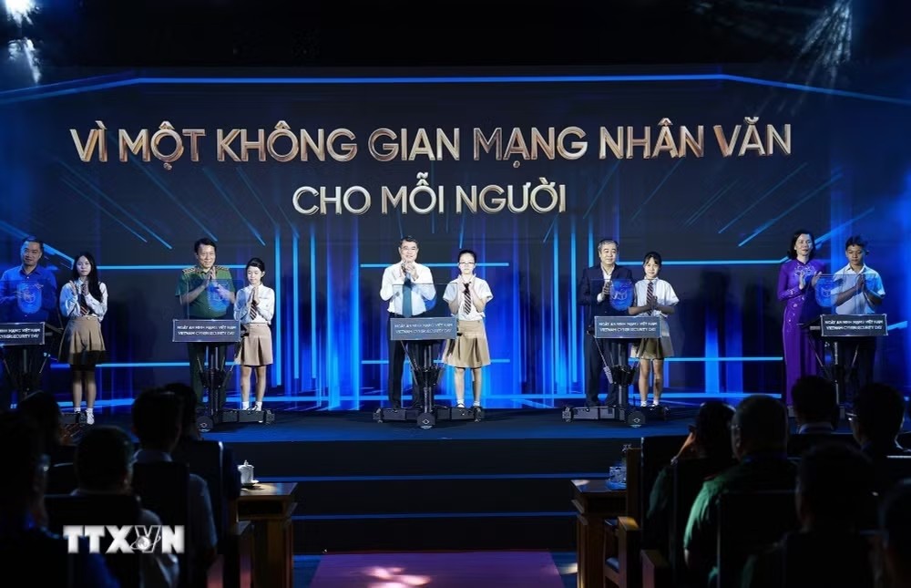Thủ tướng: An ninh mạng phải gắn kết, đồng bộ giữa bảo vệ hệ thống và con người