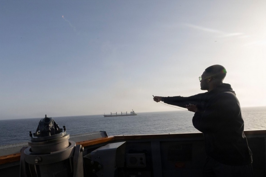 Giá dầu tăng do lo ngại về Eo biển Hormuz