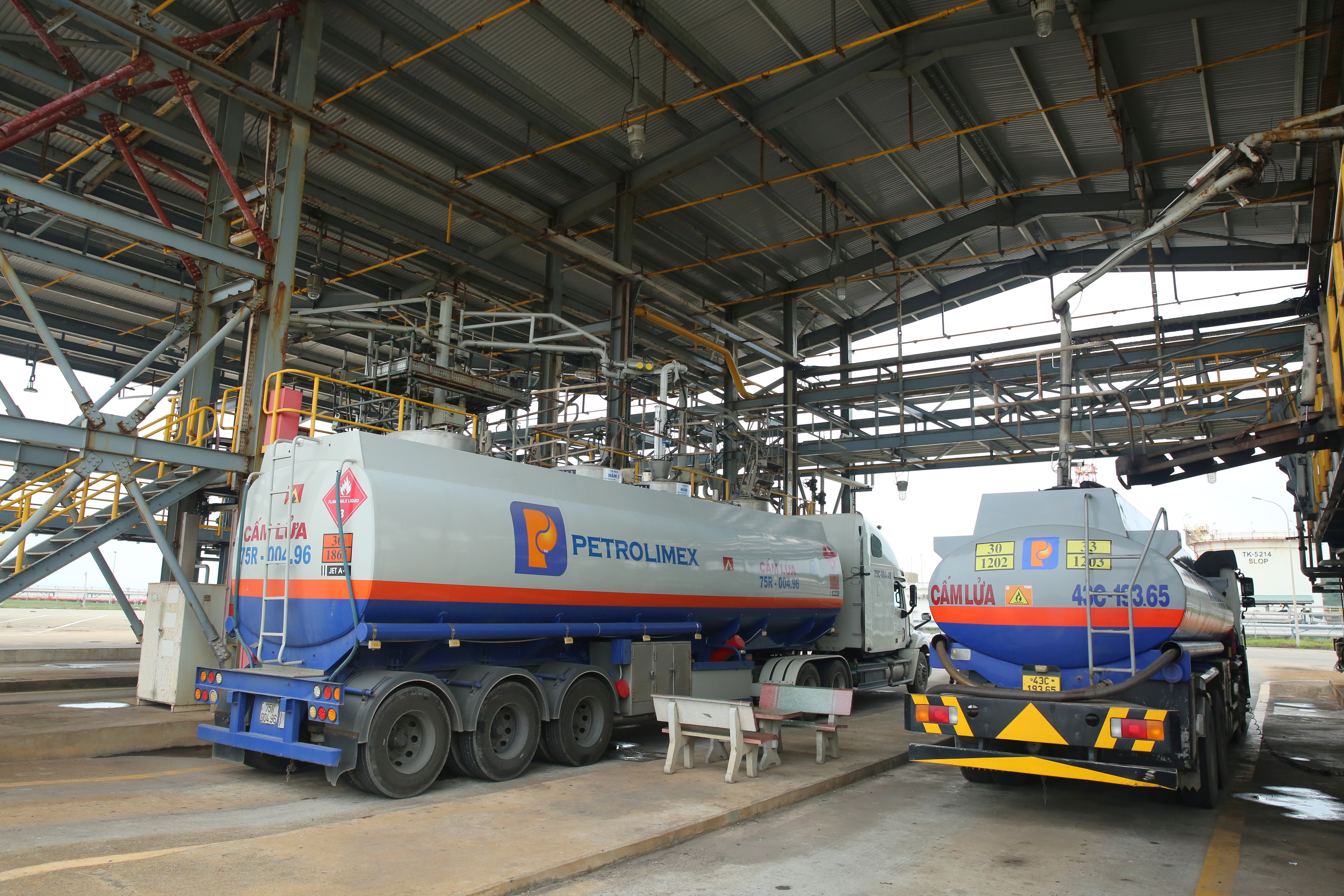 Khu xuất bán sản phẩm bằng đường bộ của NMLD Dung Quất. Nguồn: BSR.