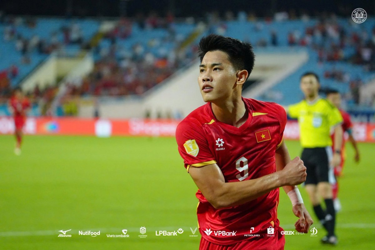 Đình Bắc lập cú đúp, tuyển Việt Nam hiên ngang vào Bán kết