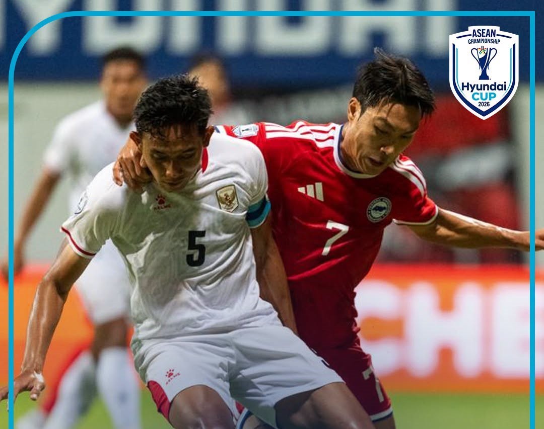 Tuyển Indonesia (trắng) hòa Singapore với tỷ số 1-1. Ảnh: Liên đoàn Bóng đá Đông Nam Á Tuyển Indonesia (trắng) hòa Singapore với tỷ số 1-1. Ảnh: Liên đoàn Bóng đá Đông Nam Á