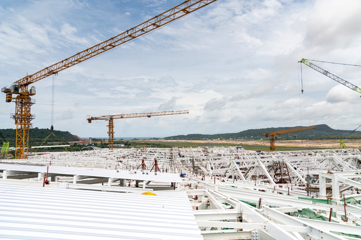25.000 tấn thép dần định hình mái nhà ga T2 sân bay Phú Quốc