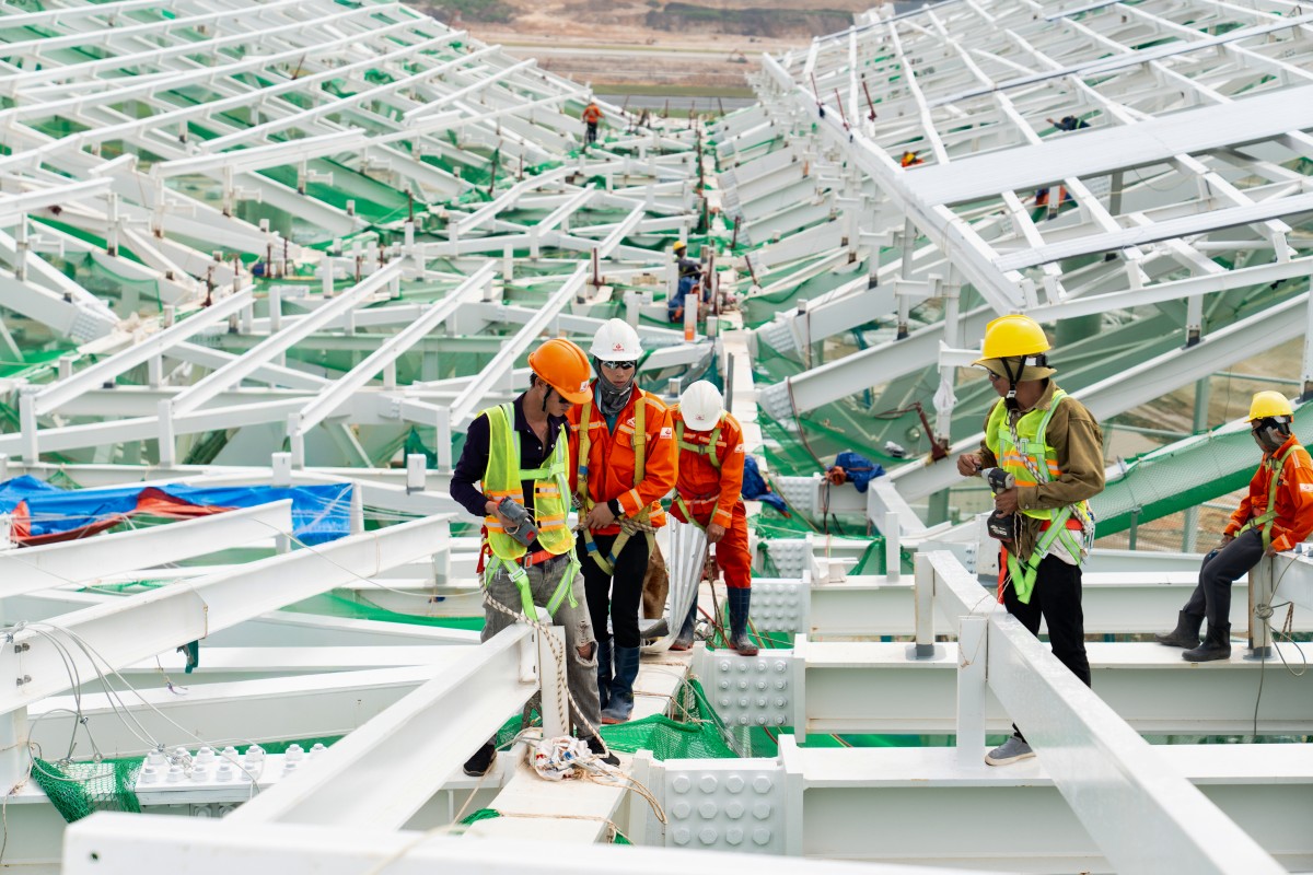 25.000 tấn thép dần định hình mái nhà ga T2 sân bay Phú Quốc