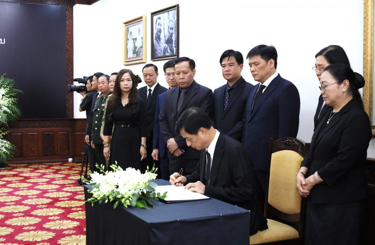 Lãnh đạo Đảng, Nhà nước viếng Chủ tịch Quốc hội Lào