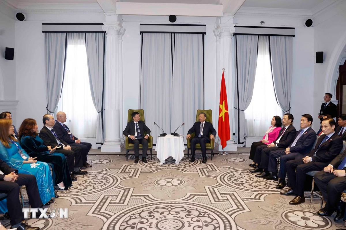 Tổng Bí thư, Chủ tịch nước Tô Lâm đề nghị các trí thức, nhà khoa học tiếp tục tích cực đề xuất ý tưởng, kiến nghị giải quyết những bài toán lớn của đất nước